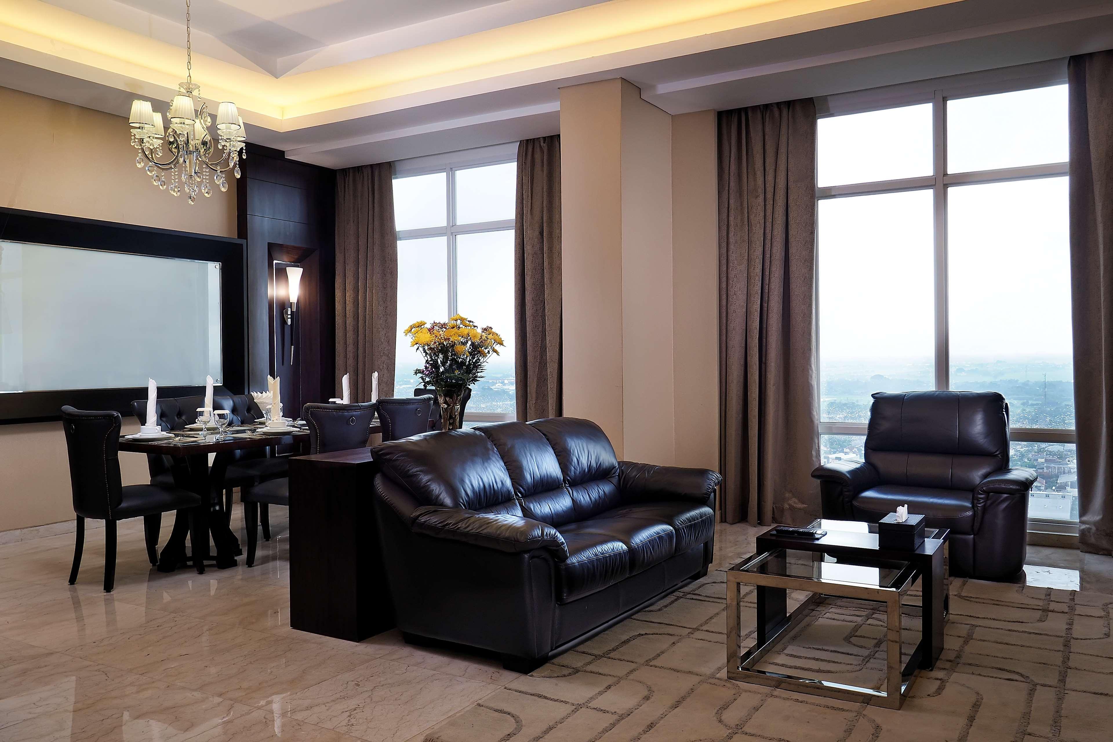 Grand Mercure Solo Baru Exterior foto